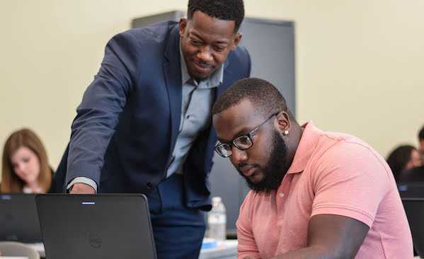 réunion a 3 personnes